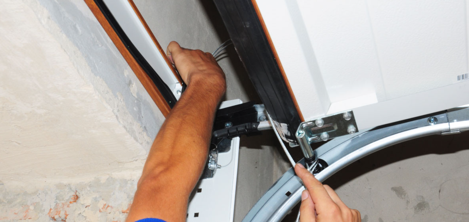Noisy garage door fix service of Garage Door Repair Grove City Ohio.